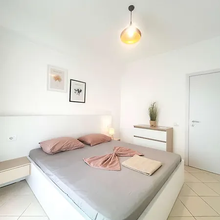 Апартаменты Riviera Nest Haven D42 *
